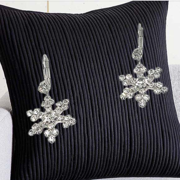 .🎄10/$20.  Snowflakes Rhinestones Silver Tone Earrings - Picture 2 of 8